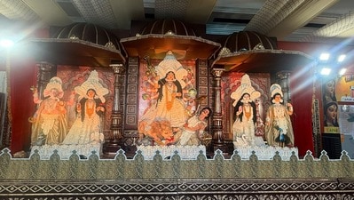 বম্বে দুর্গা বাড়ি সমিতির দুর্গা প্রতিমা। বম্বে দুর্গা বাড়ি সমিতির দুর্গা প্রতিমা।