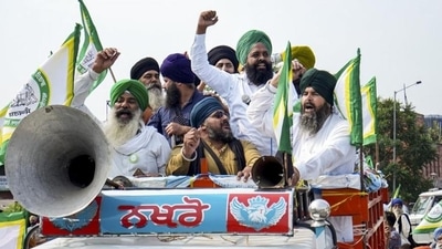 Farmers protesting during the Punjab Bandh called over the murder of anti-drug activist Parvinder Singh Jhota. (HT_PRINT) Farmers protesting during the Punjab Bandh called over the murder of anti-drug activist Parvinder Singh Jhota. (HT_PRINT)