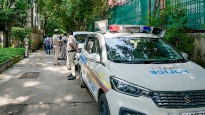 అభిజీత్ దిప్కే ఉన్న చోట పోలీసు బలగాలు (PTI) అభిజీత్ దిప్కే ఉన్న చోట పోలీసు బలగాలు (PTI)