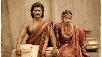 <p>వరుస ఫ్లాప్ల తర్వాత విజయ్ దేవరకొండ సాలిడ్ స్టోరీతో అక్టోబర్ 16న ప్రేక్షకుల ముందుకు వచ్చాడు. పీరియాడిక్ బ్యాక్ డ్రాప్లో రణబాలి థియేటర్లలో ప్రజలను అలరిస్తోంది. అయితే ఈ సినిమాను రూ .120కోట్ల బడ్జెట్లో తెరకెక్కించినట్టు తెలుస్తోంది. తొలుత రూ. 80కోట్లల్లో పూర్తి చేయాలని భావించినా.. అదనంగా మరో రూ. 40కోట్లు ఖర్చు అయినట్టు సమాచారం. </p> <p>వరుస ఫ్లాప్ల తర్వాత విజయ్ దేవరకొండ సాలిడ్ స్టోరీతో అక్టోబర్ 16న ప్రేక్షకుల ముందుకు వచ్చాడు. పీరియాడిక్ బ్యాక్ డ్రాప్లో రణబాలి థియేటర్లలో ప్రజలను అలరిస్తోంది. అయితే ఈ సినిమాను రూ .120కోట్ల బడ్జెట్లో తెరకెక్కించినట్టు తెలుస్తోంది. తొలుత రూ. 80కోట్లల్లో పూర్తి చేయాలని భావించినా.. అదనంగా మరో రూ. 40కోట్లు ఖర్చు అయినట్టు సమాచారం. </p>