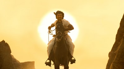 <p>ఈ రణబాలి సినిమాకు ఇప్పటికే ఓటీటీ రైట్స్ భారీ మొత్తానికి అమ్ముడుపోయినట్టు సమాచరం. ప్రముఖ ఓటీటీ నెట్ఫ్లిక్స్.. విజయ్ దేవరకొండ సినిమాను కొనుగోలు చేసింది. ఆడియో, శాటిలైట్, నాన్ థ్రియేట్రికల్ రైట్స్ రూపంలో రణబాలి మేకర్స్ ఇప్పటికే రూ. 60ట్లు సంపాదించినట్టు తెలుస్తోంది. అంటే థియేటర్లో విజయ్ దేవరకొండ సినిమా మరో రూ. 60కోట్లు సాధిస్తే బ్రేక్ఈవెన్ అవుతుంది.</p> <p>ఈ రణబాలి సినిమాకు ఇప్పటికే ఓటీటీ రైట్స్ భారీ మొత్తానికి అమ్ముడుపోయినట్టు సమాచరం. ప్రముఖ ఓటీటీ నెట్ఫ్లిక్స్.. విజయ్ దేవరకొండ సినిమాను కొనుగోలు చేసింది. ఆడియో, శాటిలైట్, నాన్ థ్రియేట్రికల్ రైట్స్ రూపంలో రణబాలి మేకర్స్ ఇప్పటికే రూ. 60ట్లు సంపాదించినట్టు తెలుస్తోంది. అంటే థియేటర్లో విజయ్ దేవరకొండ సినిమా మరో రూ. 60కోట్లు సాధిస్తే బ్రేక్ఈవెన్ అవుతుంది.</p>