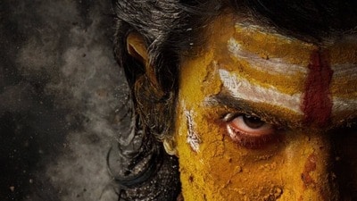 <p>1870 దశకంలో మద్రాసు ప్రాంవీన్సులో వచ్చిన కరవు నేపథ్యంలో రాయలసీన వాసులు ఎలా ప్రభావితం అయ్యారు? బ్రిటీషర్లు వారిని ఎలా అణచివేసేందుకు ప్రయత్నించారు? అన్న కథే రణబాలి. ఈ సినిమాకు డైరక్టర్ రాహుల్ సంకృత్యాన్.</p> <p>1870 దశకంలో మద్రాసు ప్రాంవీన్సులో వచ్చిన కరవు నేపథ్యంలో రాయలసీన వాసులు ఎలా ప్రభావితం అయ్యారు? బ్రిటీషర్లు వారిని ఎలా అణచివేసేందుకు ప్రయత్నించారు? అన్న కథే రణబాలి. ఈ సినిమాకు డైరక్టర్ రాహుల్ సంకృత్యాన్.</p>