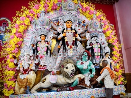 আগামিকাল মহাসপ্তমী কেমন কাটবে! দেখে নিন ১৭ অক্টোবর ২০২৬র রাশিফল (ANI Photo)


