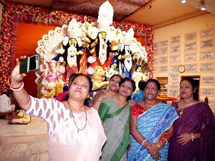 ধনু, মকর, কুম্ভ, মীনের মধ্যে আজ লাকি কারা! ১৭ অক্টোবর ২০২৬ দৈনিক রাশিফল রইল (PTI Photo)(PTI10_16_2026_000066B)