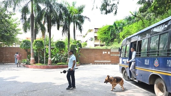 Bomb squads searched the affected schools after the emails came in around 9am and the threats were declared a hoax. (HT File Photo)