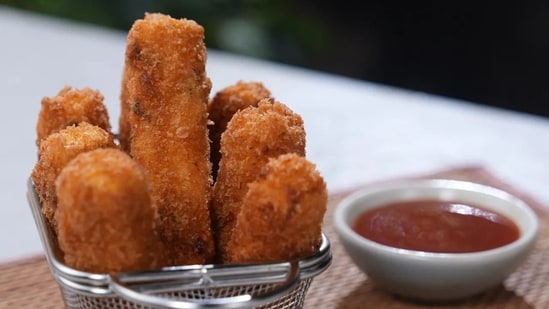 Sanjeev Kapoor's crispy paneer fries recipe needs a cooking time of just 10 minutes. (sanjeevkapoor.com)