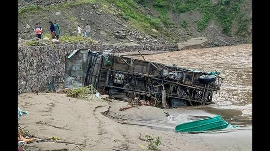 The issues include disasters, carrying capacity, tourism exceeding the limits of certain destinations, landslides, cloudbursts and other events affecting the Himalayan landscape. (HT Photo for representation)