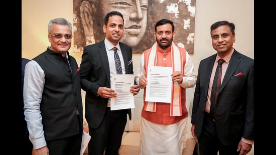 The spokesperson said that an agreement was reached on letters of intent worth <span class='webrupee'>₹</span>1,000 crore in the retail and warehousing sectors. (PTI)