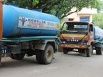 ట్యాంకర్లకు క్యూ!