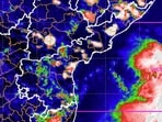 <p>అక్టోబర్ 21 నుంచి 24 వరకు సిద్దిపేట, రంగారెడ్డి, హైదరాబాద్, మేడ్చల్ మల్కాజిగిరి, వికారాబాద్, సంగారెడ్డి, మహబూబ్‌నగర్, నాగర్‌కర్నూల్ జిల్లాల్లో ఉరుములు, మెరుపులతో కూడిన తేలికపాటి నుంచి మోస్తరు వర్షాలు కురిసే సూచనలున్నాయి.</p>