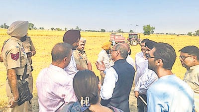 A high-level team of the Commission for Air Quality Management inspecting measures to curb farm fires. (HT)