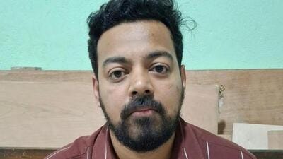 A late-night chase led Odisha vigilance officers to intercept engineer Prasanjit Das near AG Square. They recovered  ₹7.29 lakh from him and  ₹14.6 lakh from his flat.