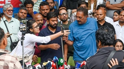 বাংলাদেশের ধাঁচে ভারতে সরকার পরিবর্তনের বিতর্ক নিয়ে মুখ খুললেন প্রকাশ রাজ। (ফাইল ছবি, সৌজন্যে বিপিন কুমার/হিন্দুস্তান টাইমস) বাংলাদেশের ধাঁচে ভারতে সরকার পরিবর্তনের বিতর্ক নিয়ে মুখ খুললেন প্রকাশ রাজ। (ফাইল ছবি, সৌজন্যে বিপিন কুমার/হিন্দুস্তান টাইমস)