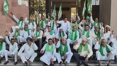 In Karnal, the farmers highlighted the issues they have been facing at the mandis during the ongoing purchase. (HT File) In Karnal, the farmers highlighted the issues they have been facing at the mandis during the ongoing purchase. (HT File)