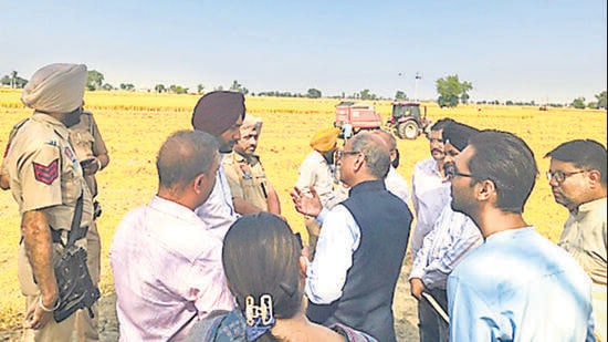A high-level team of the Commission for Air Quality Management inspecting measures to curb farm fires. (HT)