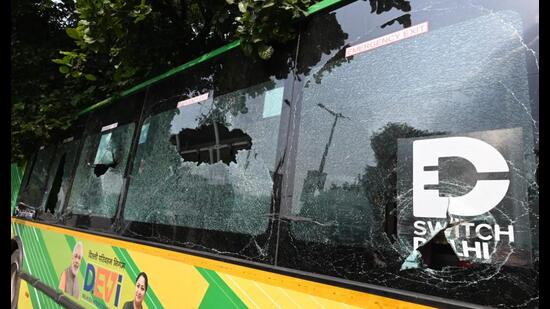 The accident triggered chaos and left locals and passersby enraged, as they allegedly resorted to stone pelting. (Ishant Chauhan/HT)