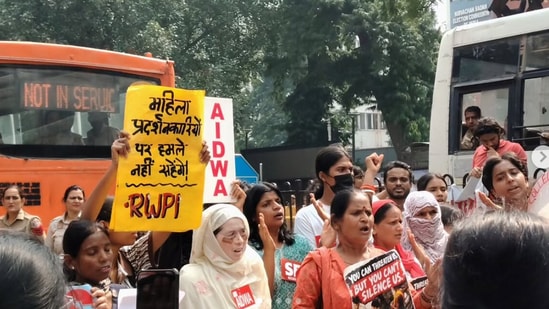 Women's groups protesting outside Delhi Police headquarters, Ashoka Road.