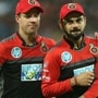 বিরাট কোহলিকে প্রাথমিকভাবে দেখে ‘অহংকারী ও দাম্ভিক’ মনে হত এবি ডি'ভিলিয়ার্সের। (ফাইল ছবি, সৌজন্যে Royal Challengers Bengaluru)