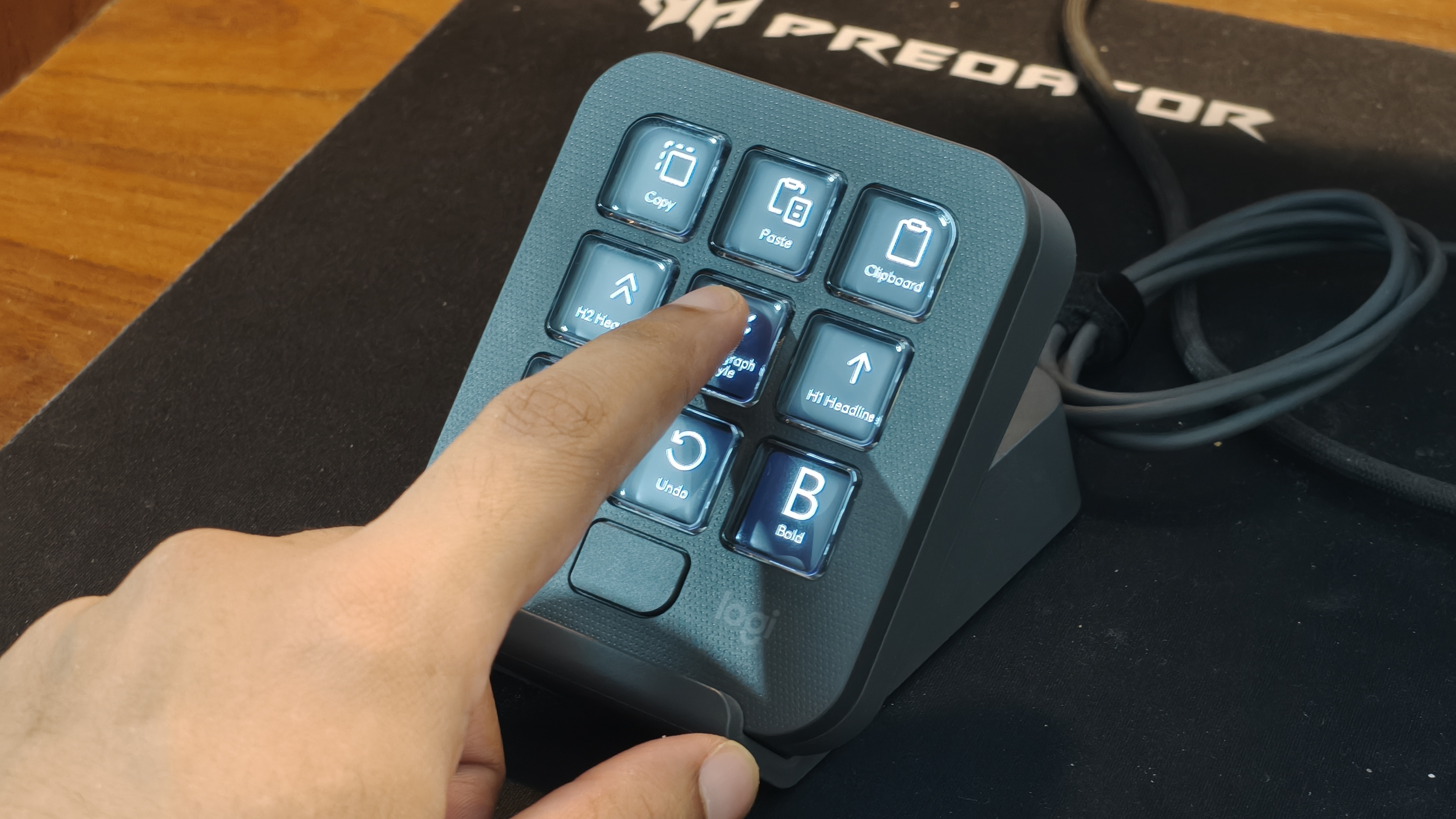 Nine programmable LCD keys promise convenience and flexibility, but their soft presses lack a satisfying response. (Shubh Bhushan - Hindustan Times) Nine programmable LCD keys promise convenience and flexibility, but their soft presses lack a satisfying response. (Shubh Bhushan - Hindustan Times)