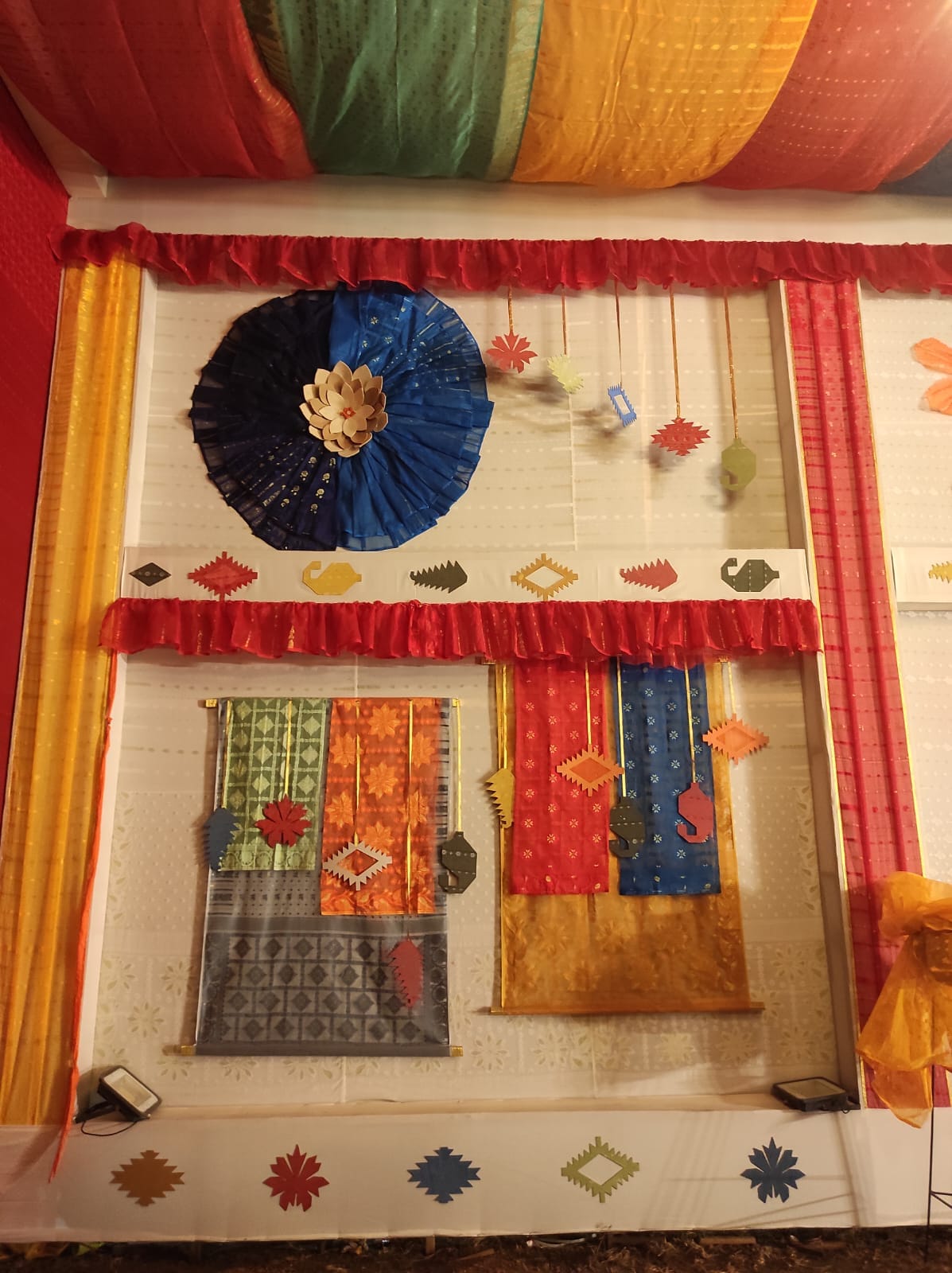 This year’s decor at the Pocket 40 puja pandal draws inspiration from the handloom art of the traditional Jamdani saree from Bengal. This year’s decor at the Pocket 40 puja pandal draws inspiration from the handloom art of the traditional Jamdani saree from Bengal.