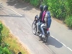 A CCTV grab of the suspects arriving at the victim’s house on Friday morning. (HT Photo)
