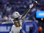 Alvin Kamara made his way slowly to the medical tent after a hard fall vs Giants.