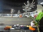కోల్​కతా దుర్గా మాత పూజ మండపం వద్ద తొక్కిసలాట..(AP Photo/STR)
