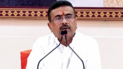 চোরবাগানকাণ্ডে অস্থায়ী হোমগার্ডদের দিকে অভিযোগের আঙুল শুভেন্দুর (ANI Video Grab) চোরবাগানকাণ্ডে অস্থায়ী হোমগার্ডদের দিকে অভিযোগের আঙুল শুভেন্দুর (ANI Video Grab)