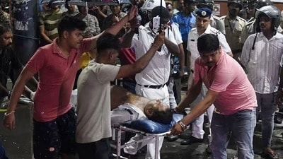 চোরবাগান কাণ্ডে কলকাতা পুলিশের হাতে এখনও পর্যন্ত আটক হয়েছেন ১০ জন। (Debajyoti Chakraborty) চোরবাগান কাণ্ডে কলকাতা পুলিশের হাতে এখনও পর্যন্ত আটক হয়েছেন ১০ জন। (Debajyoti Chakraborty)