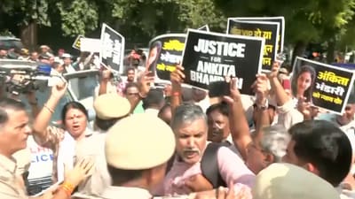 Protesters outside Patiala House court seeking justice in Ankita Bhandari murder case. (ANI videograb) Protesters outside Patiala House court seeking justice in Ankita Bhandari murder case. (ANI videograb)
