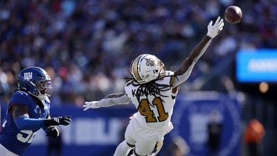 Alvin Kamara made his way slowly to the medical tent after a hard fall vs Giants. (Getty Images via AFP) Alvin Kamara made his way slowly to the medical tent after a hard fall vs Giants. (Getty Images via AFP)