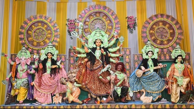 Idol of Goddess Durga during Navratri festival at Boring road crossing in Patna, on Saturday. (Santosh Kumar/HT) Idol of Goddess Durga during Navratri festival at Boring road crossing in Patna, on Saturday. (Santosh Kumar/HT)