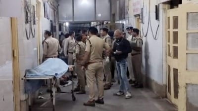 সপ্তমীর রাতে দেবী দর্শনে যাওয়ার পথে প্রাণ হারালেন ১২ জন। আহত আরও ২৯। (PTI) সপ্তমীর রাতে দেবী দর্শনে যাওয়ার পথে প্রাণ হারালেন ১২ জন। আহত আরও ২৯। (PTI)