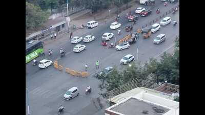 Parking will be prohibited on both sides of the road from Wonder City Society to Katraj bypass junction. (HT) Parking will be prohibited on both sides of the road from Wonder City Society to Katraj bypass junction. (HT)