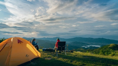 Woman leaves corporate life to camp across America. (Canva)