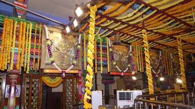 <p>దుర్గాదేవి రూపం ధర్మ రక్షణకు, దుష్టశిక్షణకు, శిష్టరక్షణకు ప్రతీకగా నిలుస్తుంది. శాంతి, శౌర్యం, పరాక్రమాలకు నిదర్శనమైన ఈ అవతారంలో అమ్మవారిని దర్శించుకునేందుకు తెలుగు రాష్ట్రాల నుంచే కాకుండా నలుమూలల నుంచి వేలాదిగా భక్తులు ఇంద్రకీలాద్రికి తరలివస్తున్నారు. అమ్మవారి దివ్య మంగళ రూపాన్ని కళ్లారా తిలకించి, పూజలు నిర్వహించి తరిస్తున్నారు.</p> <p>దుర్గాదేవి రూపం ధర్మ రక్షణకు, దుష్టశిక్షణకు, శిష్టరక్షణకు ప్రతీకగా నిలుస్తుంది. శాంతి, శౌర్యం, పరాక్రమాలకు నిదర్శనమైన ఈ అవతారంలో అమ్మవారిని దర్శించుకునేందుకు తెలుగు రాష్ట్రాల నుంచే కాకుండా నలుమూలల నుంచి వేలాదిగా భక్తులు ఇంద్రకీలాద్రికి తరలివస్తున్నారు. అమ్మవారి దివ్య మంగళ రూపాన్ని కళ్లారా తిలకించి, పూజలు నిర్వహించి తరిస్తున్నారు.</p>