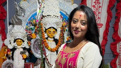 গতকালের দুর্ঘটনায় মন খারাপ শ্রুতির