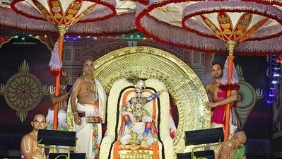 చంద్రప్రభ వాహనంపై స్వామివారు చంద్రప్రభ వాహనంపై స్వామివారు