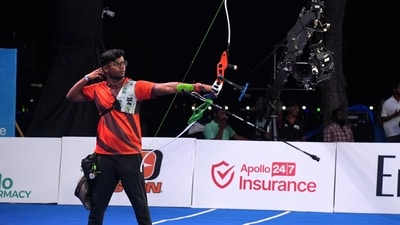 Dhiraj Bommadevara, recurve archer of Mighty Marathas, in action against  Kakatiya Knights during the shortcut decider of the APL Season 2
