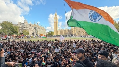 Protestors in London on October 17. (X/@dhruv_rathee)