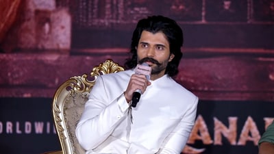 బాక్సాఫీస్ వద్ద పీరియాడిక్ పంజా-కెరీర్ లోనే టాప్ 3 సినిమా-రణబాలి పై విజయ్ దేవరకొండ కామెంట్స్ వైరల్! బాక్సాఫీస్ వద్ద పీరియాడిక్ పంజా-కెరీర్ లోనే టాప్ 3 సినిమా-రణబాలి పై విజయ్ దేవరకొండ కామెంట్స్ వైరల్!