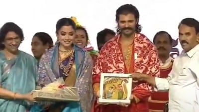 సద్దుల బతుకమ్మ సంబరాల్లో విజయ్-రష్మిక