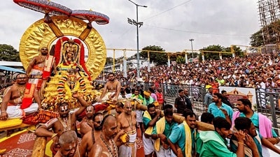 సూర్యప్రభ వాహనంపై తిరుమాడ వీధుల్లో శ్రీ మలయప్పస్వామి సూర్యప్రభ వాహనంపై తిరుమాడ వీధుల్లో శ్రీ మలయప్పస్వామి