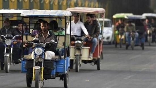 Delhi government proposes capping e-rickshaws at 2.5 lakh, limiting individual ownership to five vehicles and requiring digital compliance certificates under a new draft policy.