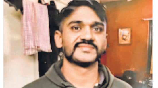 Prakash Pawar, a police constable posted at the Mira-Bhayandar, Vasai-Virar Police Commissionerate headquarters has been arrested for allegedly selling mephedrone in Bhayandar East. (Azim Tamboli)