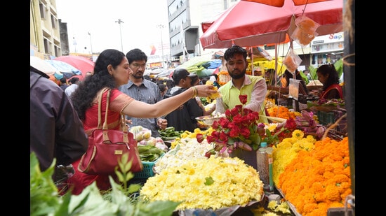 Traders expect demand to remain strong until Dussehra, with fresh arrivals in the coming days likely to determine whether prices ease. (FILE)