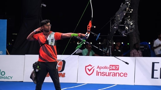 Dhiraj Bommadevara, recurve archer of Mighty Marathas, in action against Kakatiya Knights during the shortcut decider of the APL Season 2