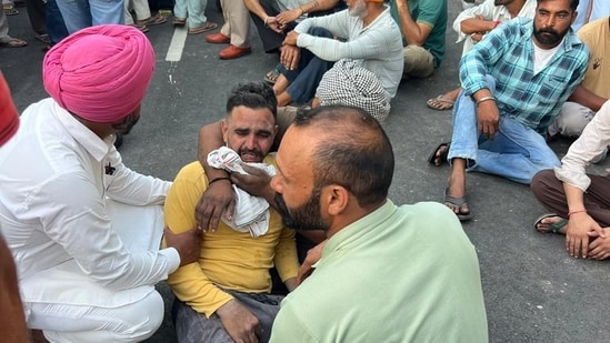 Eight labourers lost their lives and 12 others sustained injuries after a speeding car hit them. The injured are undergoing treatment at a government hospital. (HT Photo)
