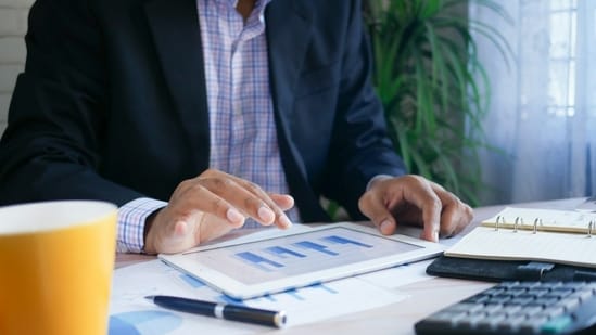 Finance rules to follow before turning 30. (Unsplash)