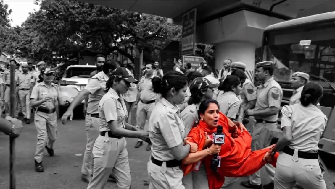 Journalist Pragya Mishra, founder of Ulta Chashma, being dragged by Delhi police into a detention bus on October 11. (Ulta Chasma via Committee to Protect Journalists)) Journalist Pragya Mishra, founder of Ulta Chashma, being dragged by Delhi police into a detention bus on October 11. (Ulta Chasma via Committee to Protect Journalists))